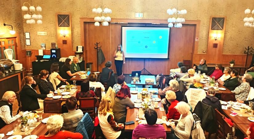 Mondókáktól a nyomkövetőig: az időskori demencia kihívásai