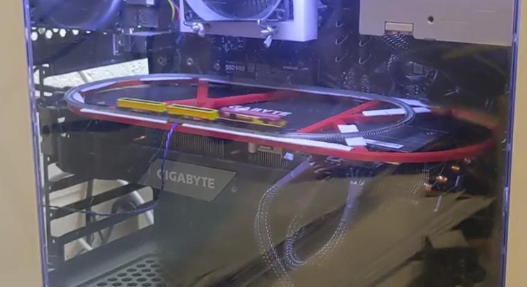 A srác, aki egy vonatot szerelt a videókártyájára