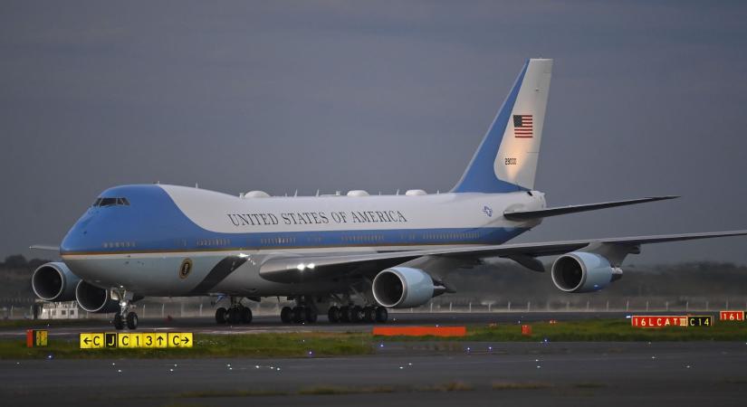 Gyanús fehér por miatt többen is rosszul lettek az Air Force One bázisán