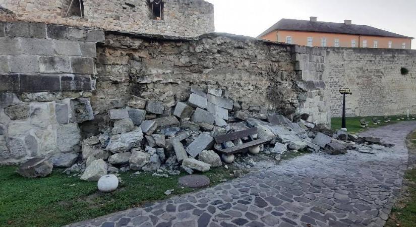Leomlott az egri vár falának egy része