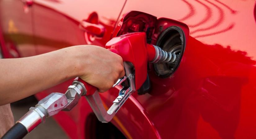 Irány tankolni, szombattól érezhetően drágább lesz az üzemanyag