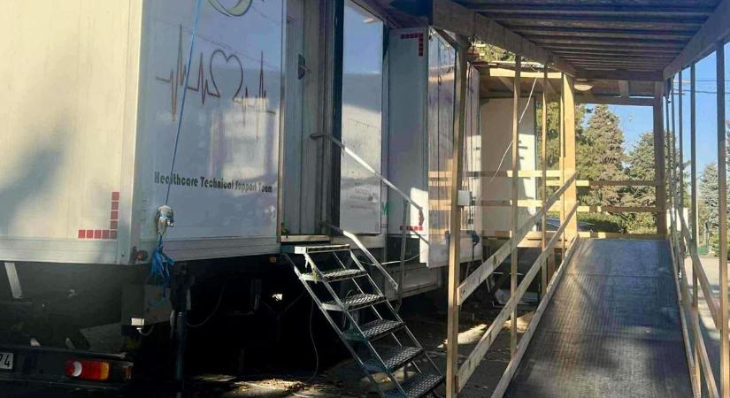 Ez az oka, hogy átmenetileg mobil szűrőállomást állítottak üzembe a kórház területén