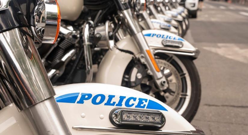 Elgázoltak egy motoros rendőrt – tetőtől talpig összetörtek a csontjai, az agya is sérült