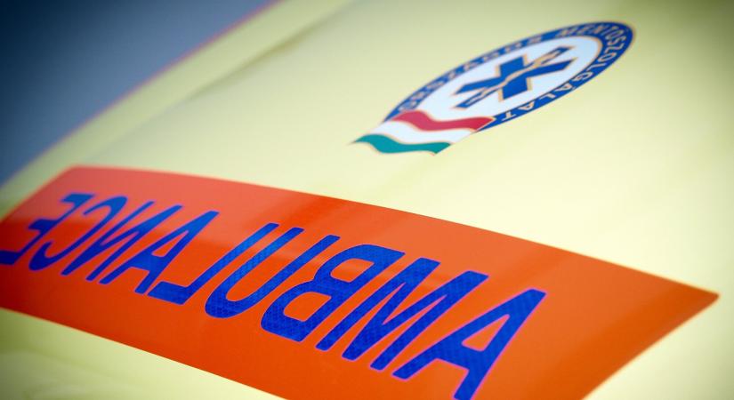 Ebéd közben összeesett, felesége küzdött az életéért – A mentőautóban is újra kellett éleszteni a férfit