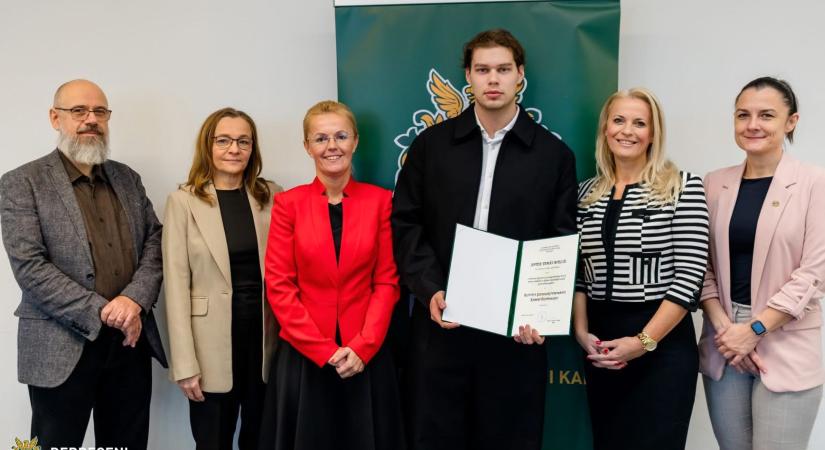 Debreceni jégkorongozókat ismertek el