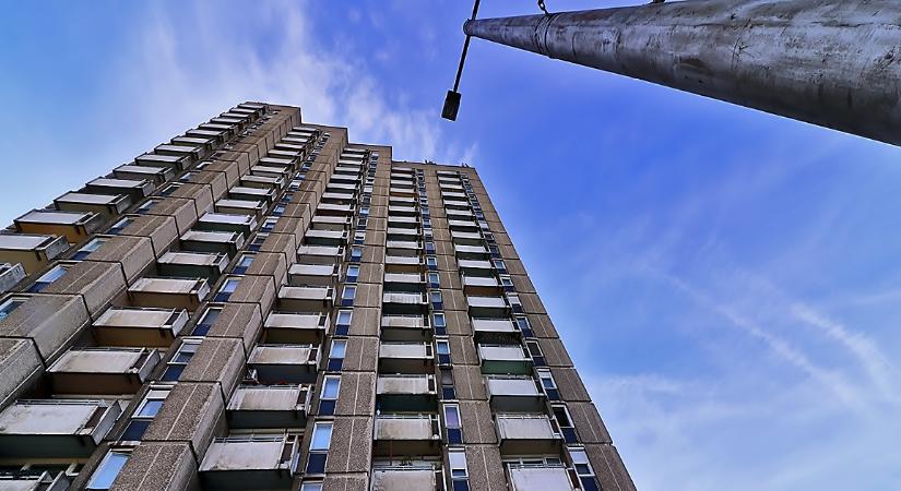 Mi vár a férfira, aki a debreceni 22 emeletes felrobbantásával fenyegetőzött?