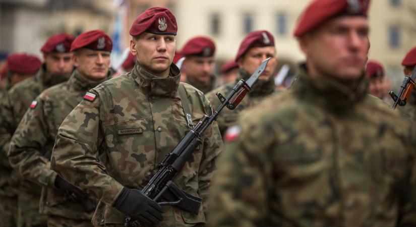 A Tisza lengyel testvérpártja visszavezeti a sorkötelezettséget