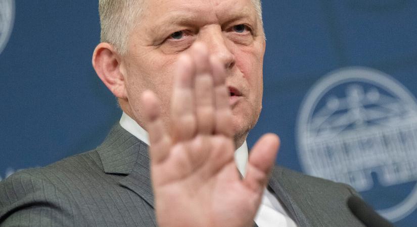 Gyalázkodó feliratok várták Ficót a poprádi gimnázium előtt, inkább lemondták az előadását