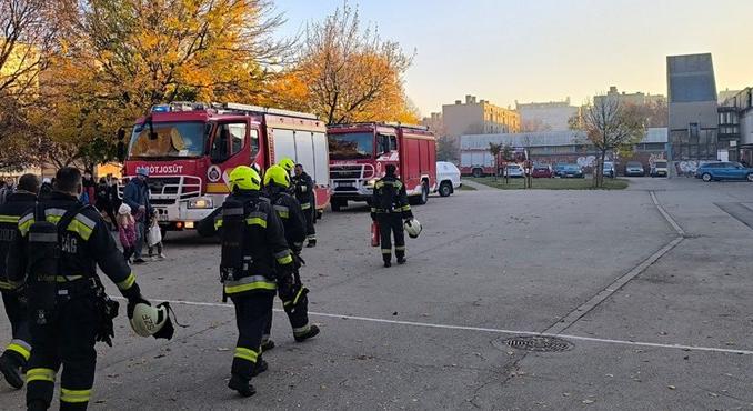 Füstöt láttak egy fehérvári általános iskolában, kivonultak a tűzoltók