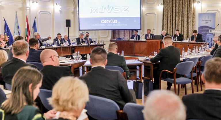 Kormányzati nagyágyúk és városvezetők ültek össze, hogy tisztázzák a vitás kérdéseket