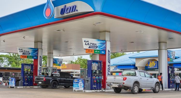 Némi stagnálás után hétvégén már belehúz az üzemanyagár