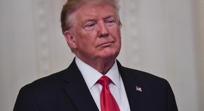 Orbán Viktor egy sasfejet ábrázoló kést is visz Donald Trumpnak ajándékba