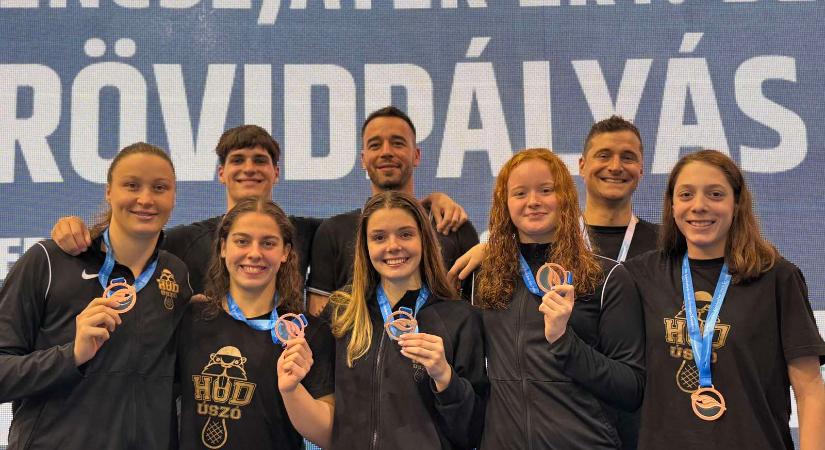 Öt aranyérmet szereztek csütörtökön a Hód Úszó SE versenyzői