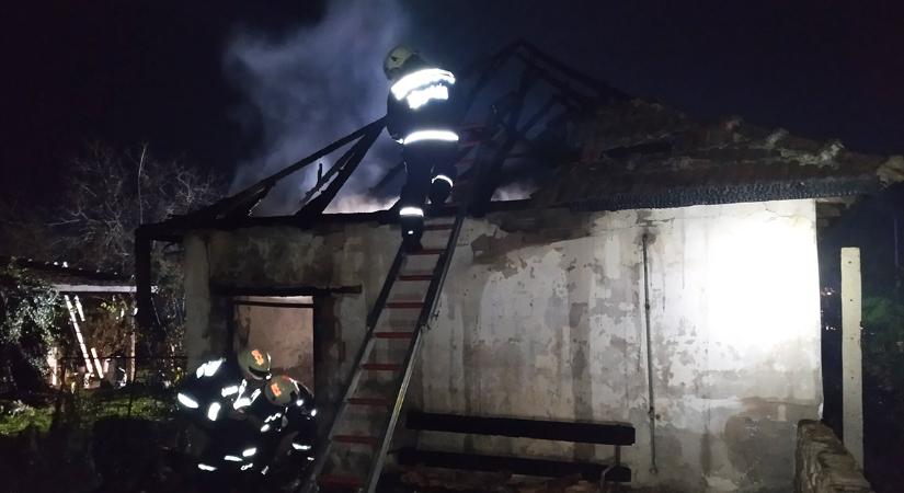 Tűz ütött ki egy békéscsabai tanyán