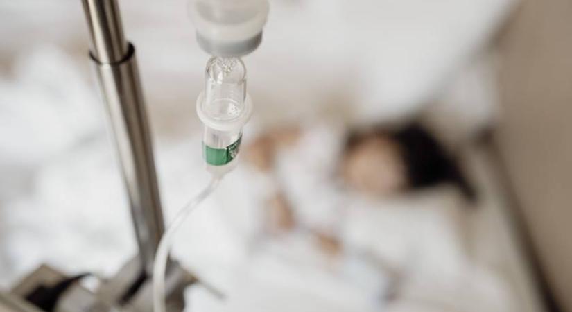 Tömeges ételmérgezés: hányással és hasmenéssel került kórházba sok gyerek az országban