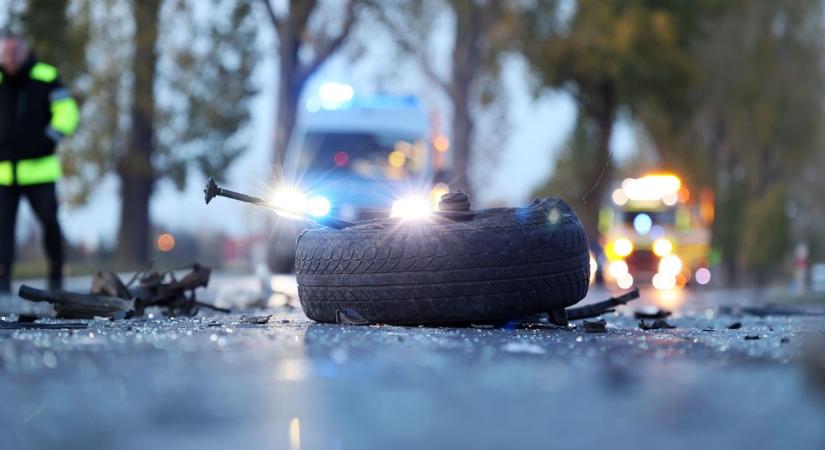 Horrorbaleset: mindkét sofőr és egy gyermek is meghalt a karambolban (videó)