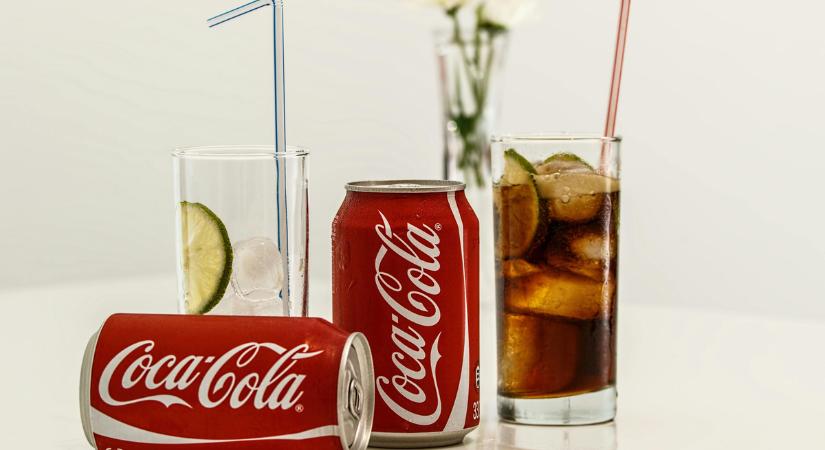 Nem tanul hibájából a Coca-Cola: még mindig erőlteti az MI reklámokat