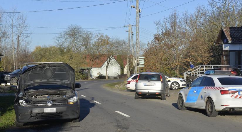 Baleset Jándon: jelentős az anyagi kár (fotókkal)