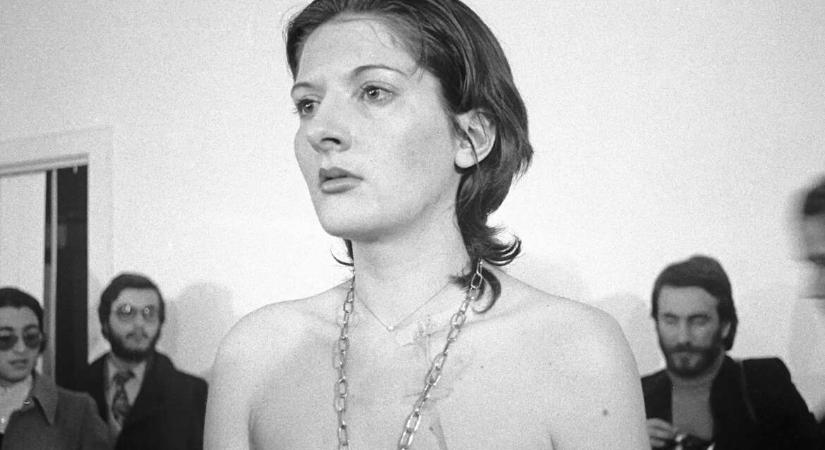Megkínzott test tele fájdalommal – Marina Abramović retrospektív Bécsben