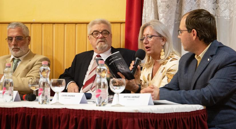 Barátai, pályatársai, tisztelői köszöntötték az író-költőt