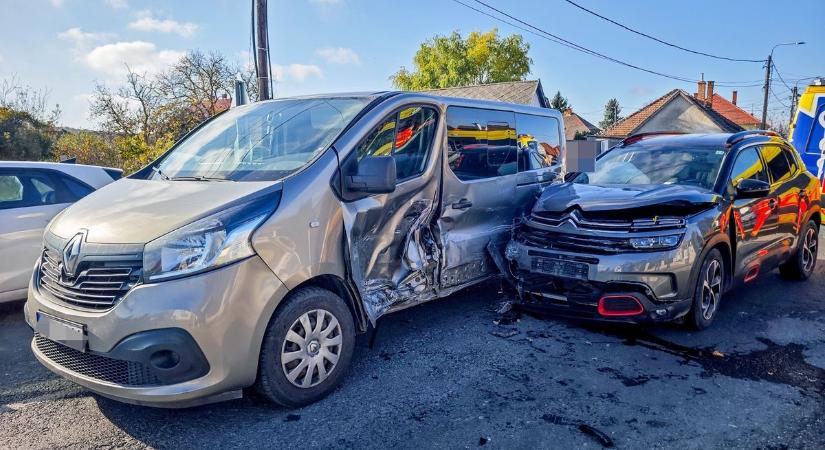 Nem akarta a sérült, hogy elvigyék a mentők egy baleset után Sében