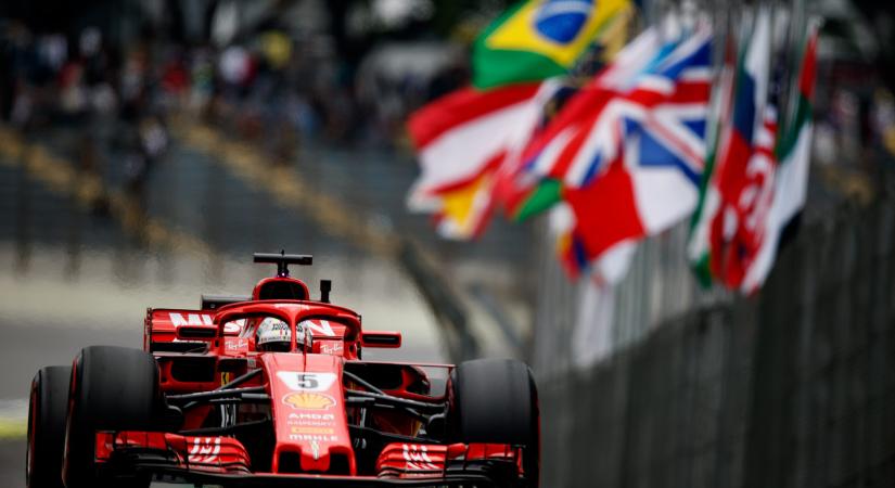 Az F1 egyik legpikánsabb rádiózásánál Vettel a lába közéről beszélt