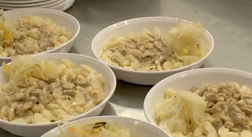 Tömeges ételmérgezés Budapesten: tömegesen szállítják a Heim Pálba az iskolákból és az óvodákból a gyerekeket