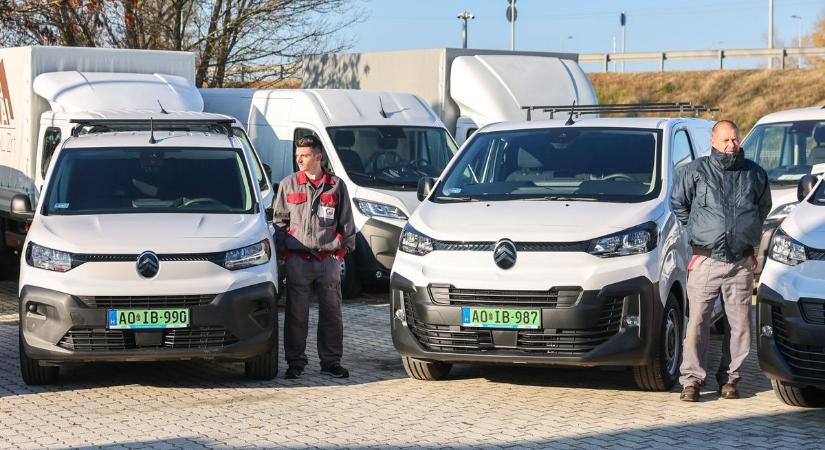 Zöldül a győri szolgáltató - Kilenc új elektromos kisteherautó a Győr-Szolnál - Képgaléria