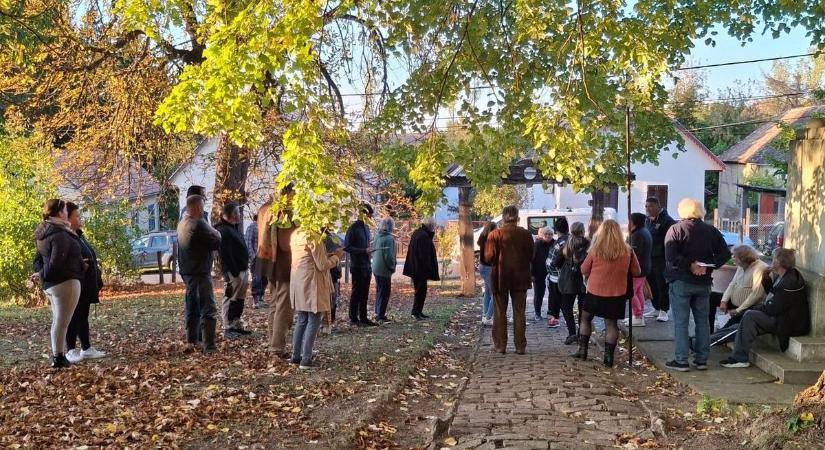 Hogyan tovább Kalaznó? A régi házak maradtak, de a béke eltűnt a faluból