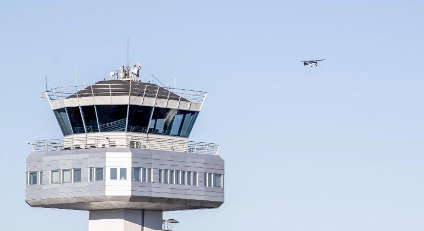 Drónt észleltek egy holland légibázis irányítótornya felett