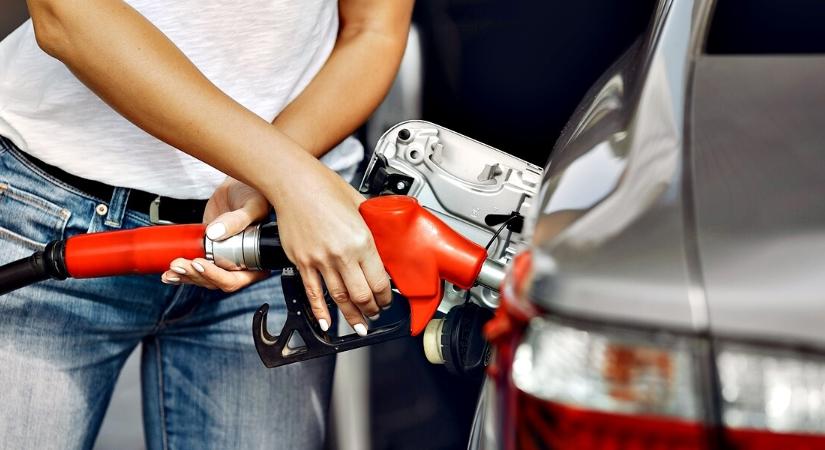 Csütörtöktől életbe lép a benzinkutakon – Csak így lehet majd tankolni az autósoknak