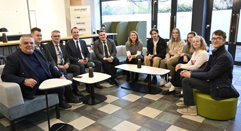 Közösségi térrel gazdagodott az óvár kar: modern Study Lunch a Phare-épületben