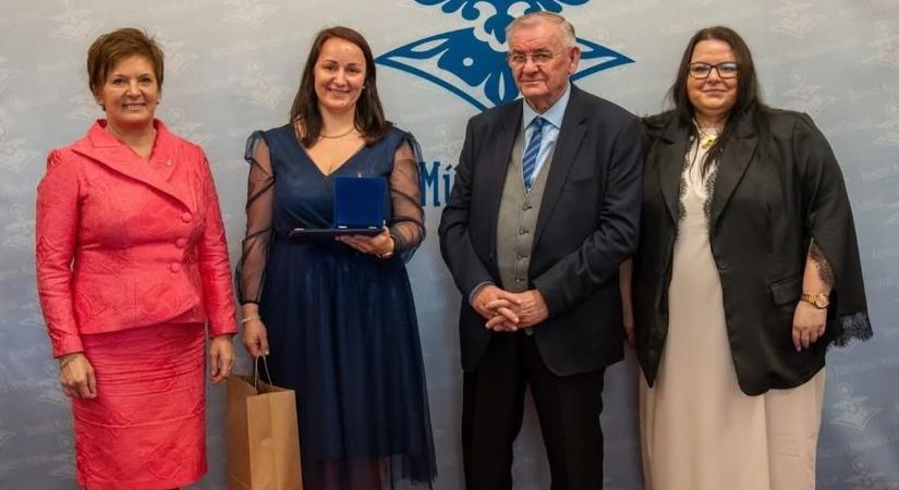 Nemescsó megkapta a Közösségeket Támogató Önkormányzat Díját