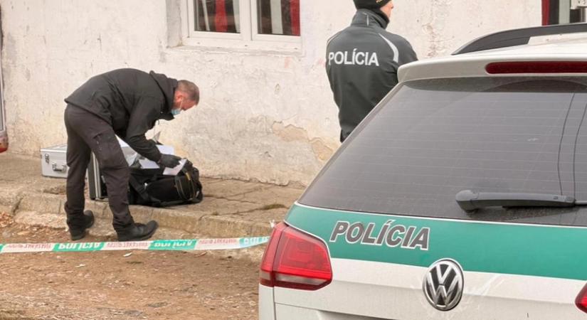 Iglói késes támadás: továbbra is kórházban ápolják a fejen szúrt kétéves gyermeket