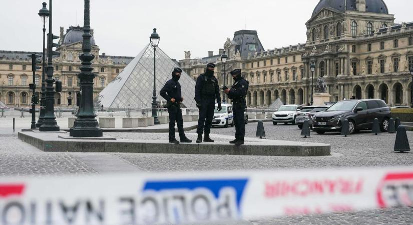 „LOUVRE” volt a biztonsági rendszer jelszava a Louvre-ban, kőkorszaki Windowst is használtak