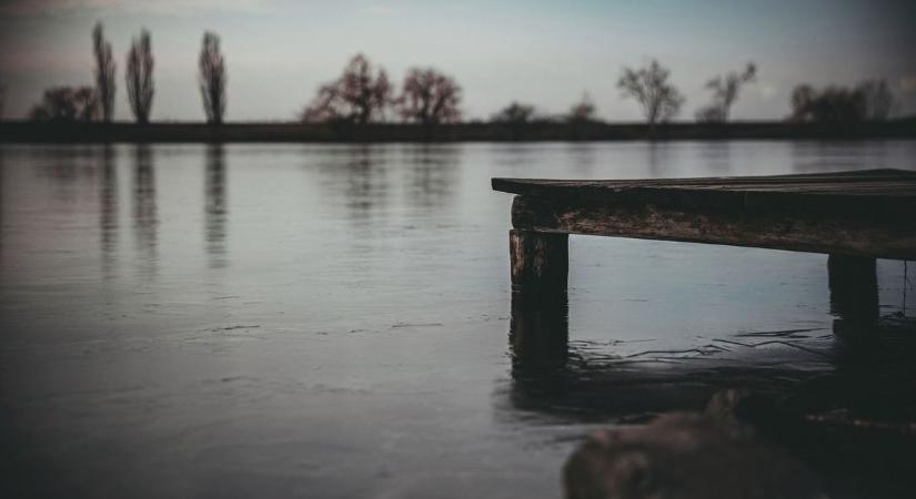 Váratlanul megjelent a hatóság a Debrecen melletti horgásztónál – nagyon nem pergetni mentek, itt vannak a részletek