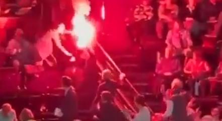 Palesztinpárti tüntetés az Izraeli Filharmonikusok Schiff Andrással tartott koncertjén Párizsban