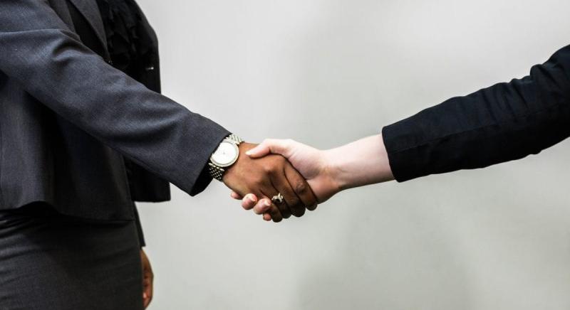 A Google Finance és az előrejelzési piacok találkozása: élő adatok a Polymarketről és a Kalshiról