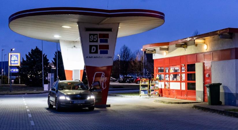 Nem lesz jó hétvégéje az autósoknak, ez csap le éjféltől a kutakon