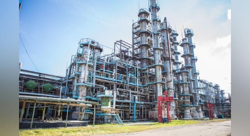 Kulcsfontosságú orosz petrolkémiai üzemet találtak el az ukrán drónok