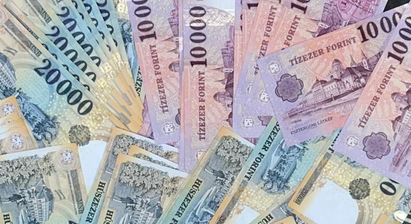 Egy hónap alatt egymilliárd forintot mostak tisztára