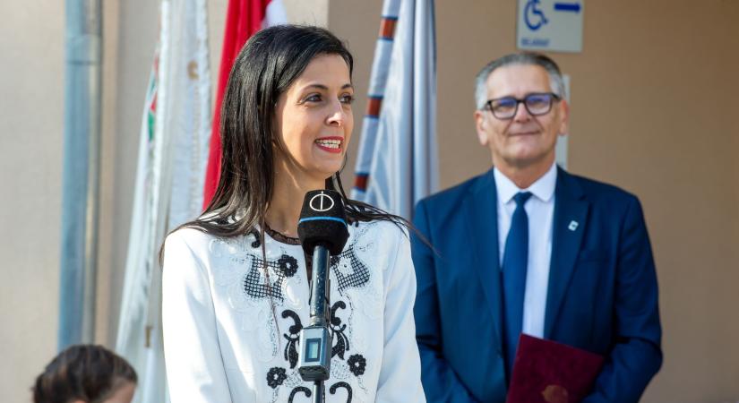 Koncz Zsófia bejelentette, hogy a kormány jövőre a GDP öt százalékát fordítja a családokra