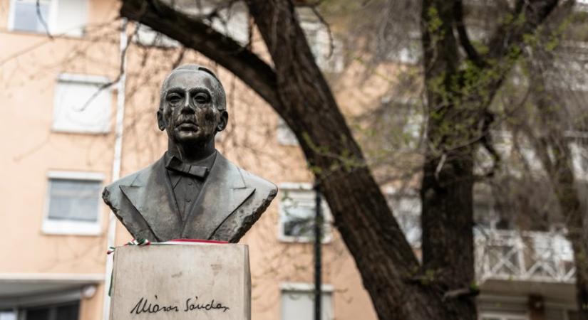 Szepes Mária és Márai Sándor karácsonyi díszkiadásban