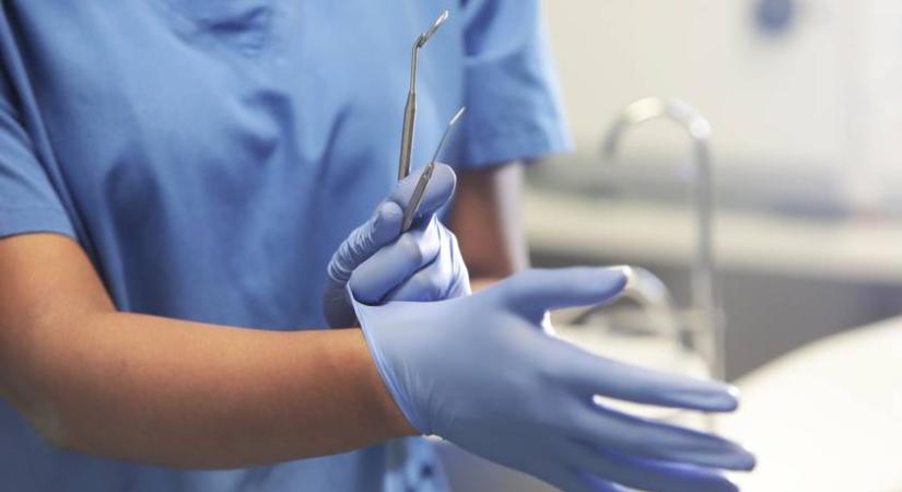 Csak a bölcsességfogát akarta kivetetni a 17 éves lány: műtét közben hunyt el