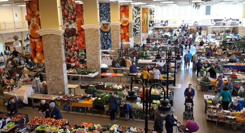 Karácsonyi adománygyűjtés indult a kecskeméti piacon