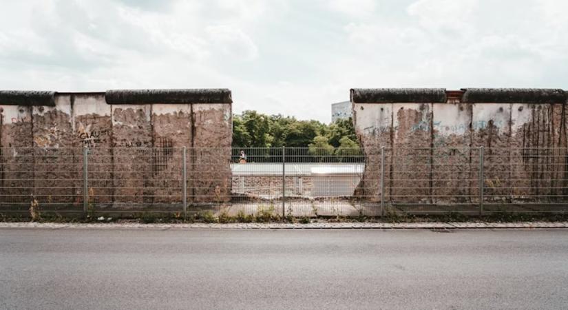 1989. november 9. – Amikor leomlott egy fal, és vele egy korszak is