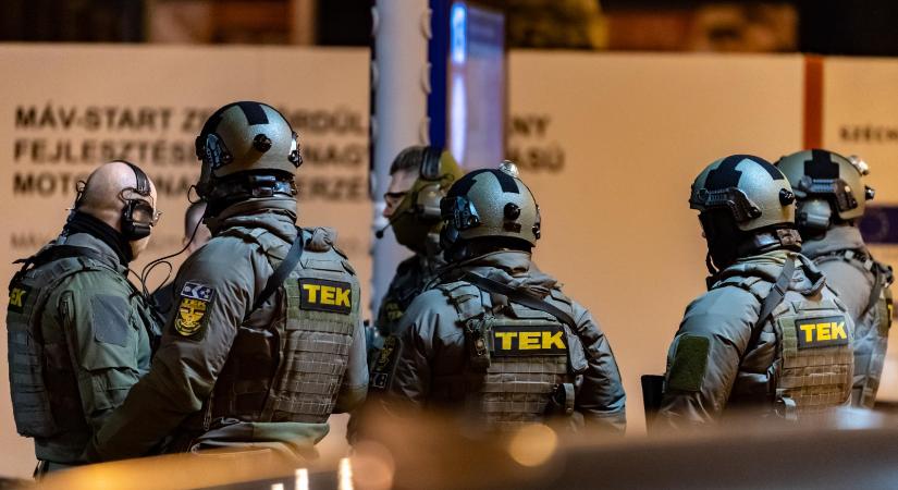 Késsel ment be egy férfi a budapesti óvoda udvarára, 58 gyereket kellett kimenekíteni