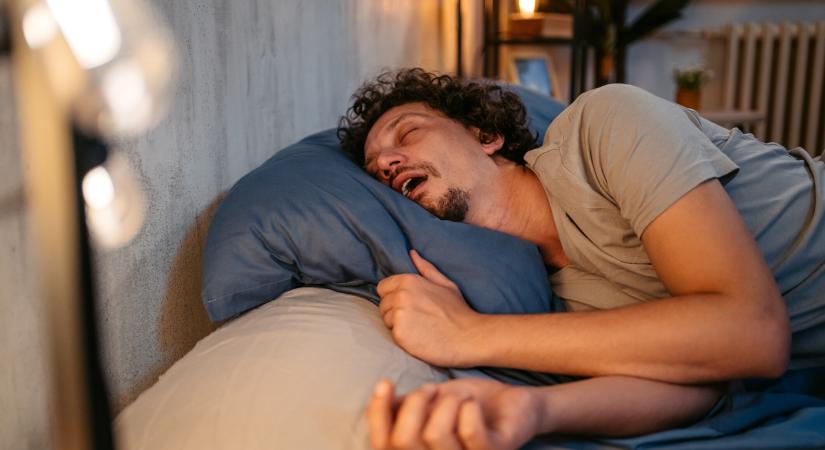 A horkolás kevésbé ismert veszélye – Súlyos betegséghez vezethet, ha nem kezelik