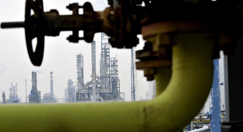 Órákkal a Trump-Orbán találkozó előtt a MOL már úgy véli, mégis el tudná látni a finomítóit az Adria-vezetéken keresztül