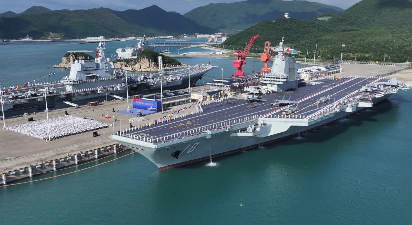 Fotón a hadrendbe állt kínai, teljesen saját tervezésű és gyártású repülőgép-hordozó hadihajó